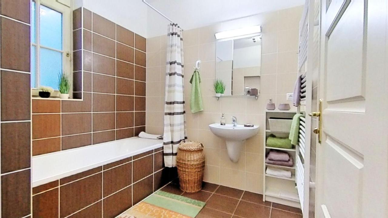 Central Apartmany Biela Street บราติสลาวา ภายนอก รูปภาพ