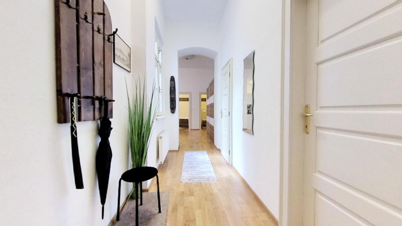 Central Apartmany Biela Street บราติสลาวา ภายนอก รูปภาพ