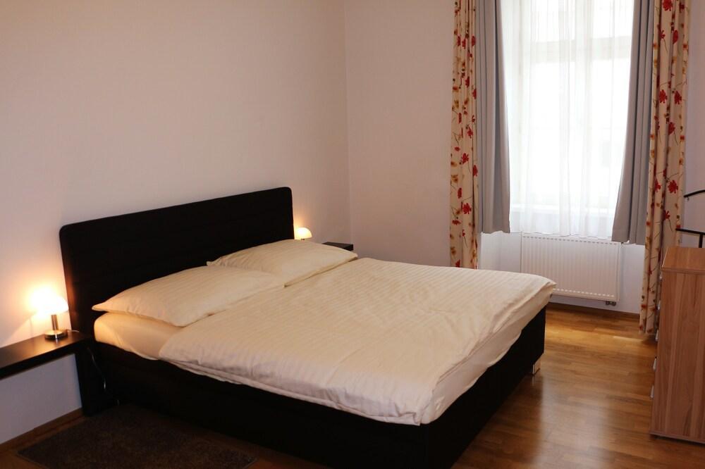 Central Apartmany Biela Street บราติสลาวา ภายนอก รูปภาพ